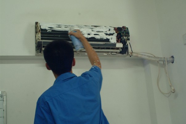 无锡梁溪区盾安风冷热泵机巡检