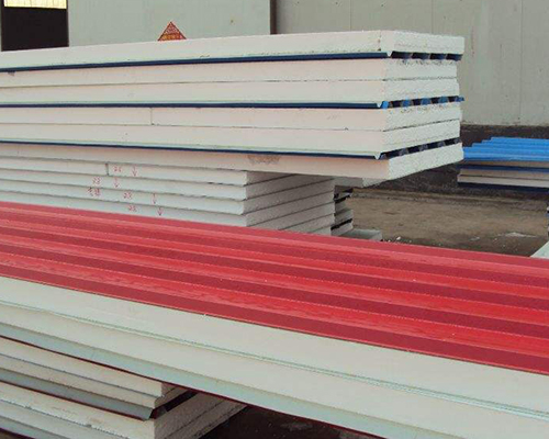 高韧性彩钢板选用高强度钢板为板材再加上更先进的设计与滚压成型.