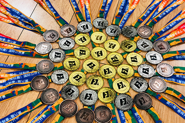 网站首页 行业信息 文章详情 恰恰舞(cha-cha)是拉丁舞中的新秀,在50