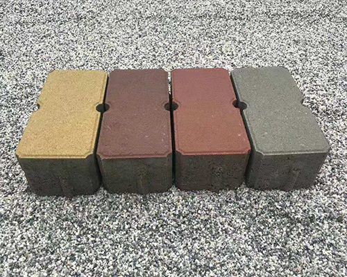 白山质保五年人行道方砖施工