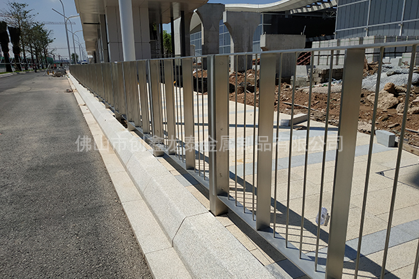 ​ 如何处理不锈钢楼梯立柱的锈斑_龙泰金属