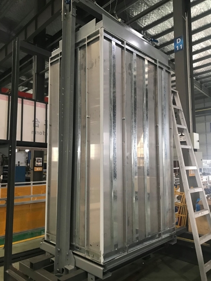 乘客在电梯运行过程中,不要在电梯轿厢内嬉戏玩耍,打闹,跳动,该行为