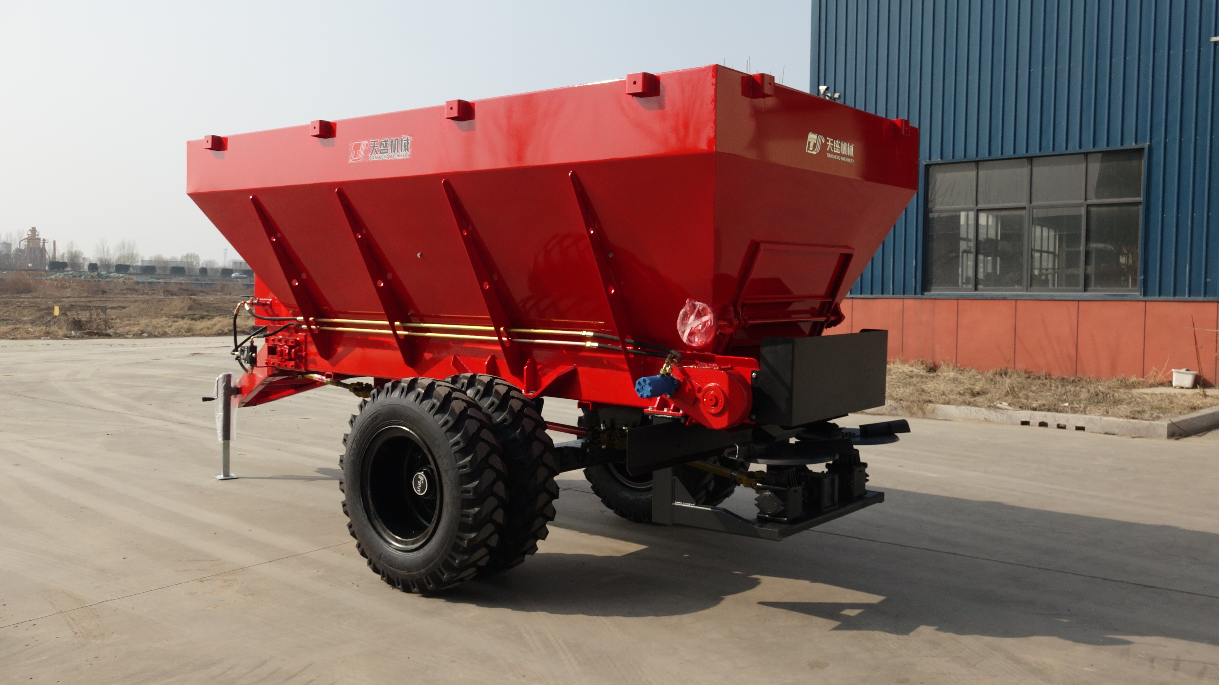 阿克苏宽轮胎后绞龙撒肥车扬粪机厂家直销