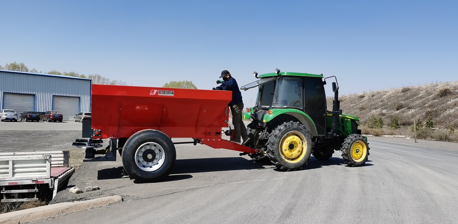 榆树大型十吨方土壤改良剂撒粪车扬粪机工厂