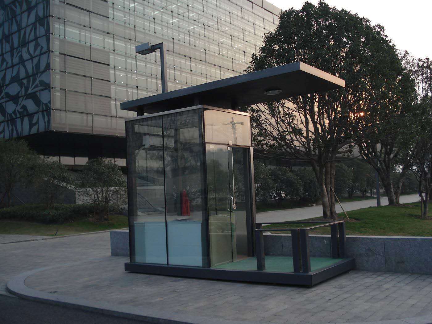 玻璃钢雕塑_岗亭_铜门-卓天园林