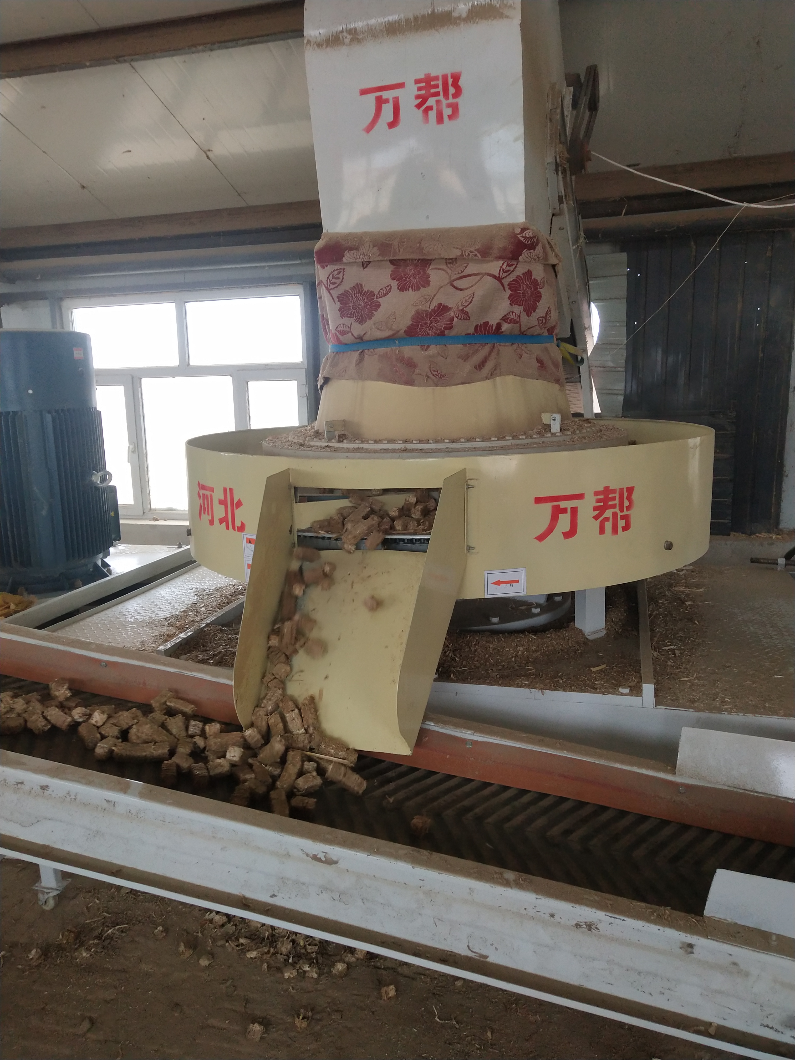 日照秸秆压块机配件多少钱麦糠压块机哪家好