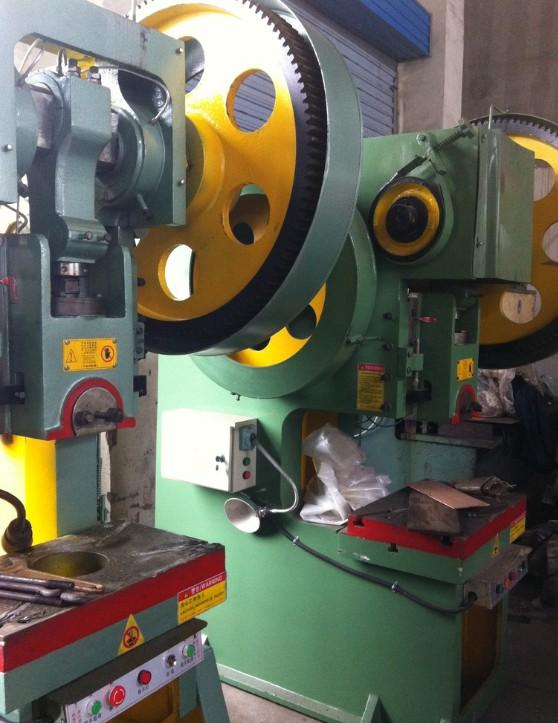 珠海300吨高速冲床尺寸,五金高速冲床制造商